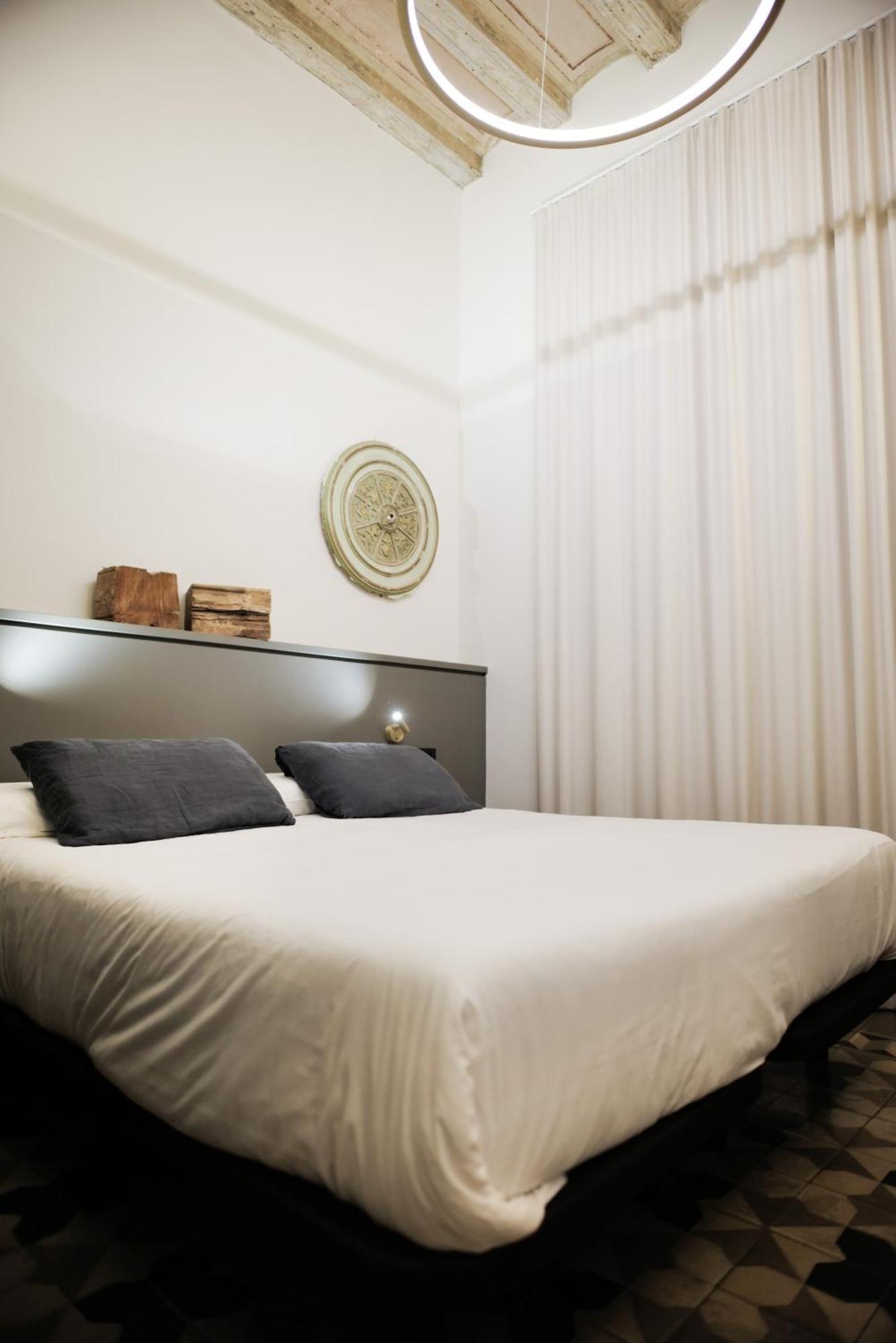 Hostal Porxos Garden Барселона Экстерьер фото