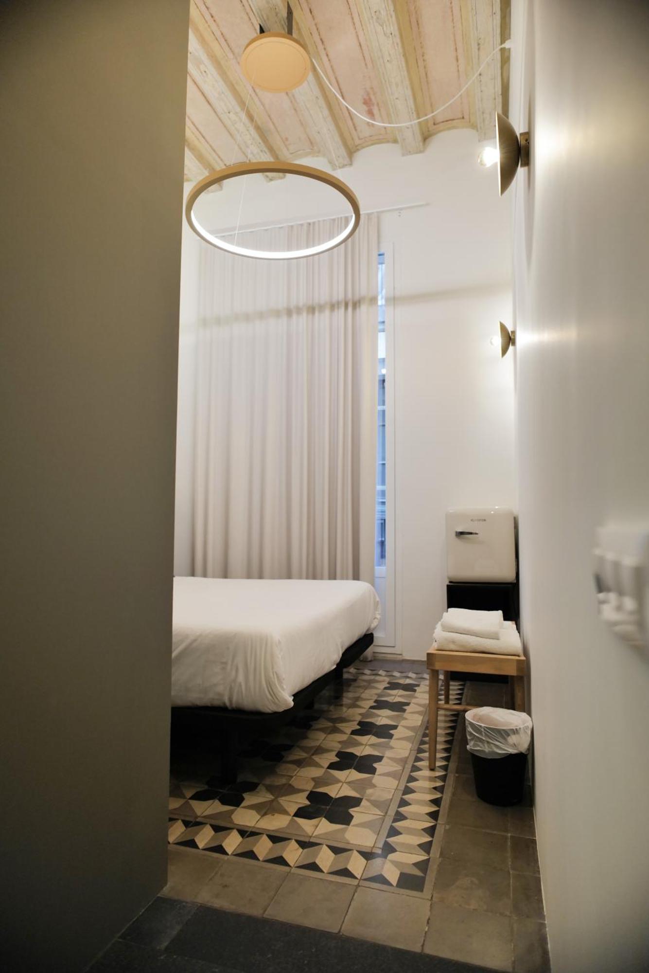 Hostal Porxos Garden Барселона Экстерьер фото