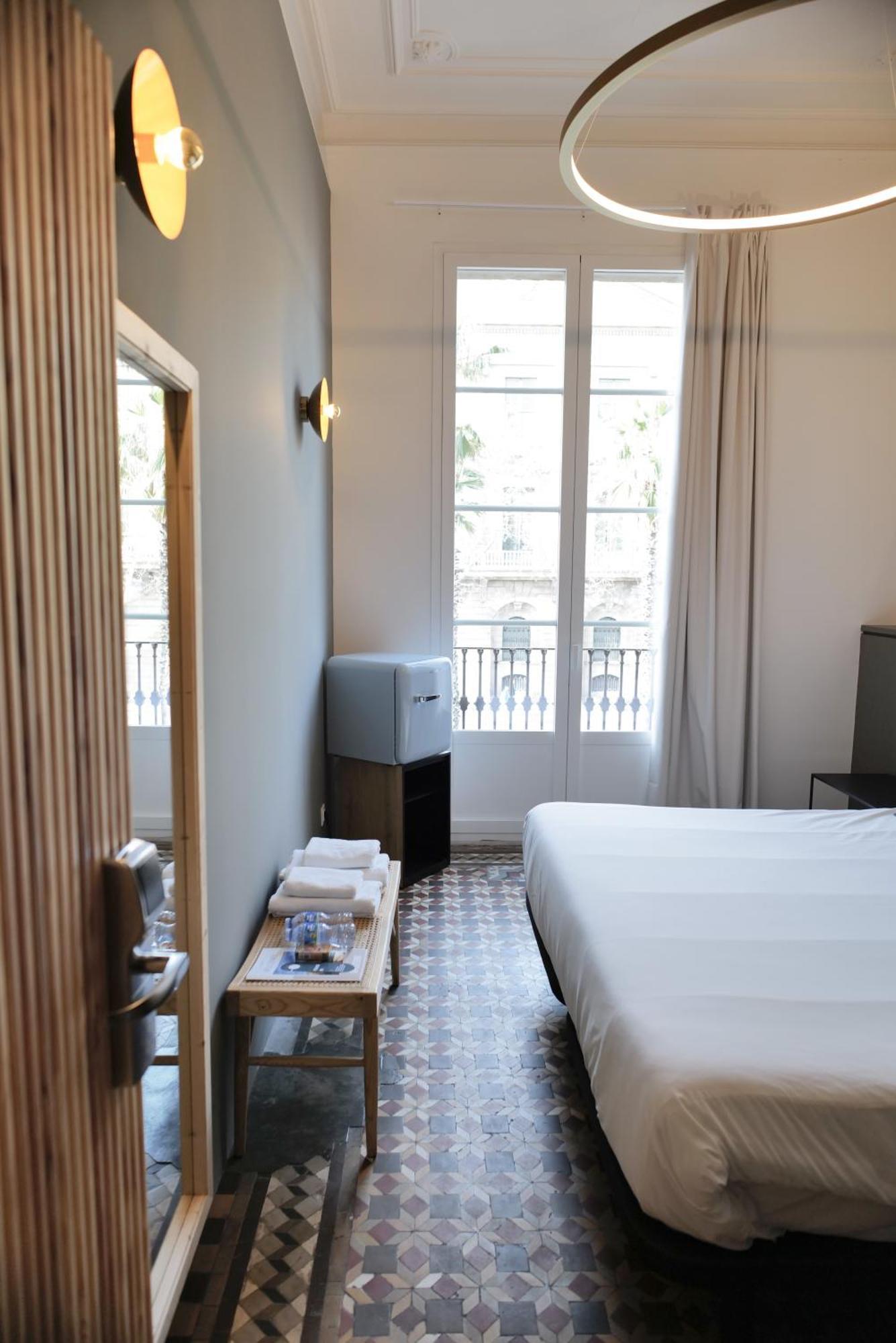 Hostal Porxos Garden Барселона Экстерьер фото