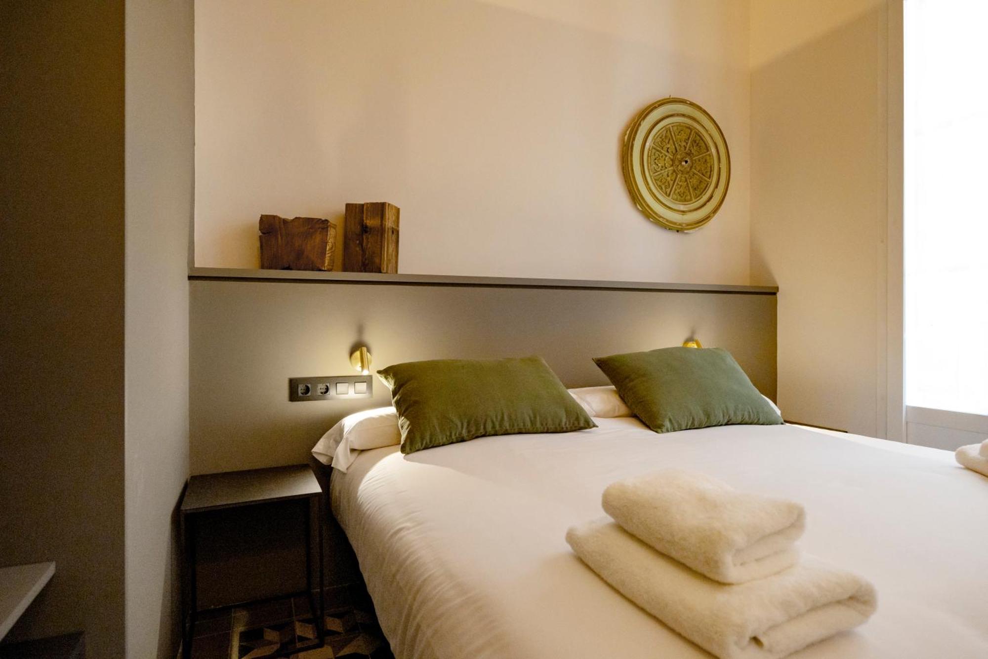 Hostal Porxos Garden Барселона Экстерьер фото