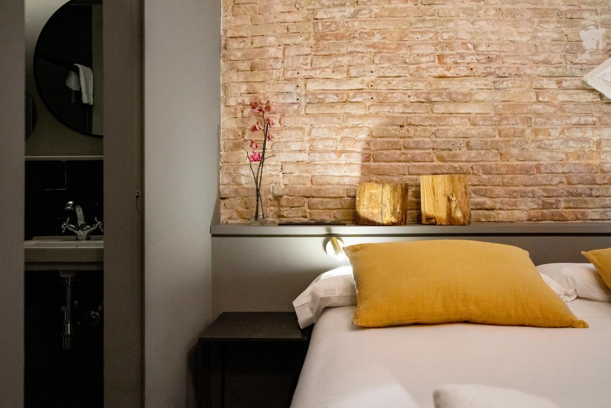 Hostal Porxos Garden Барселона Экстерьер фото